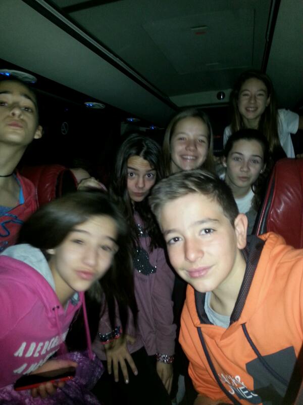 A qui en el busss con estos