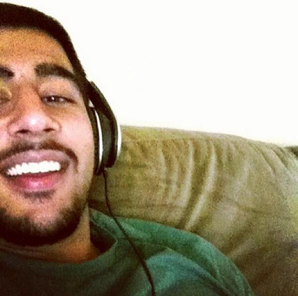 DrinkMyLassi's tweet photo. #TeamPerfectSmile http://t.co/NV1b7OhhEU