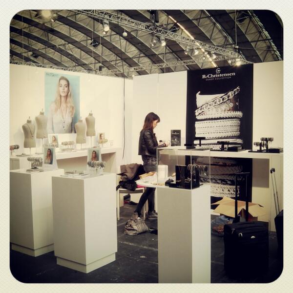 FlashAgency's tweet photo. Almost ready! @deModefabriek http://t.co/NoNrzejxA4