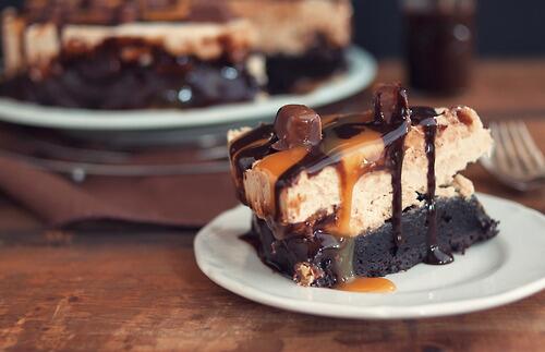 F00DP0RN's tweet photo. Snickers Peanut Butter Brownie Ice Cream Cake #F00DP0RN http://t.co/iTcmXcMt7u