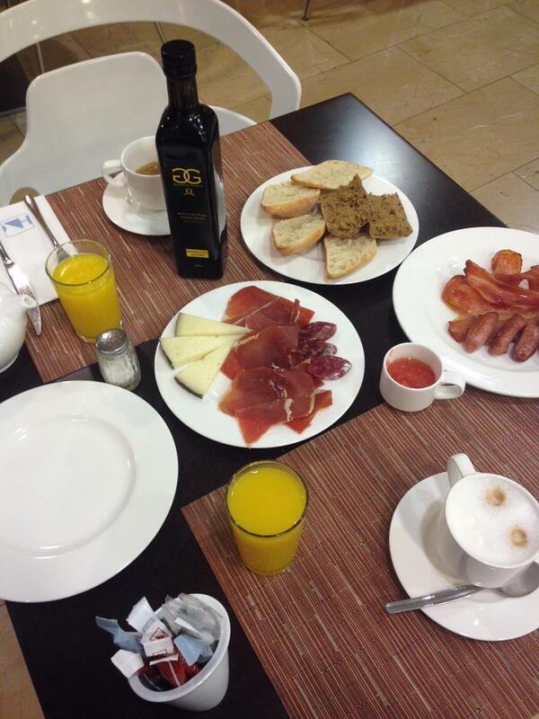 GotasdeGloria's tweet photo. Convierte un desayuno saludable, en un desayuno especial con un #AceitedeOlivaDelicioso http://t.co/Xupcst2Nwz