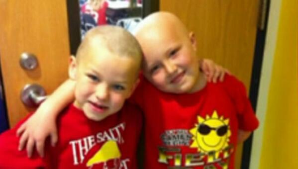noticias_cuatro's tweet photo. Con siete años se rapa la cabeza en solidaridad con su amigo que padece cáncer http://t.co/mOz9KoljhH http://t.co/2dnMDlHIPf