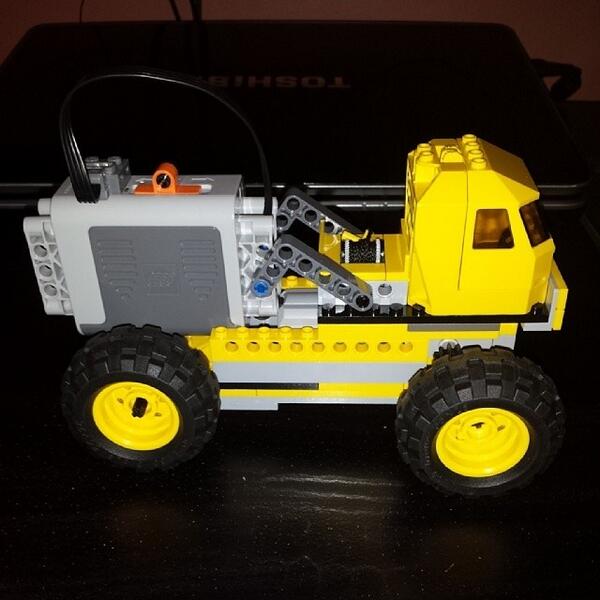 AFireStation's tweet image. My front wheel drive fire truck I made undet a few hours. #firetruck #lego #frontwheeldrive #yellow #project