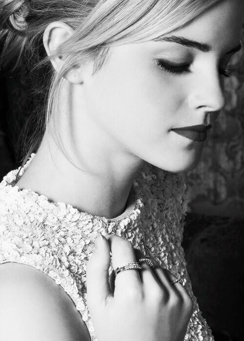 WorldsBetPages's tweet photo. Emma Watson (10/15) http://t.co/9zMVMBwZfz