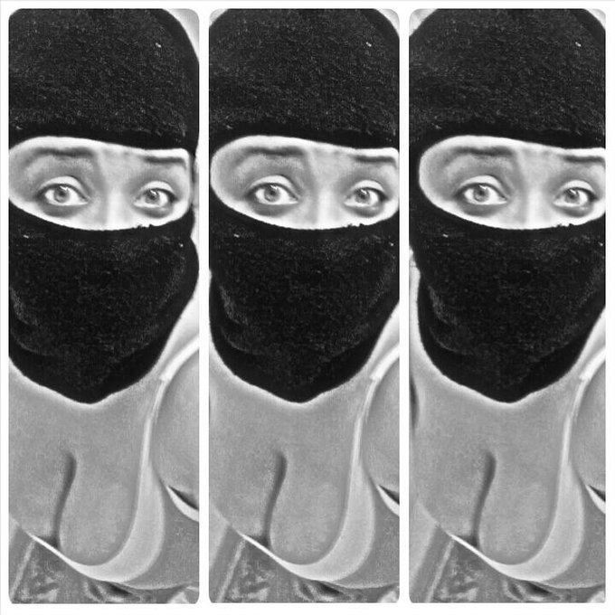 They wont take me serious robbing a bank with BOOBS like this http://t.co/h6z94SUAwr