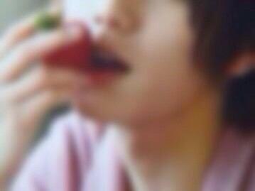 ________Ryy__'s tweet photo. .

.

.

.

「   莓プレイって 知ってる  ？   」

      R . yamada     n R

   R t  ▷▷▷   逢

       莓 プ レ イ 仕 様 可 

.

.

.

. http://t.co/nHB3zOV4rQ