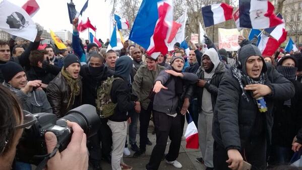 26 janvier 2014 : "Jour de colère" contre François Hollande. - Page 3 Be6HqypIQAAbx5G