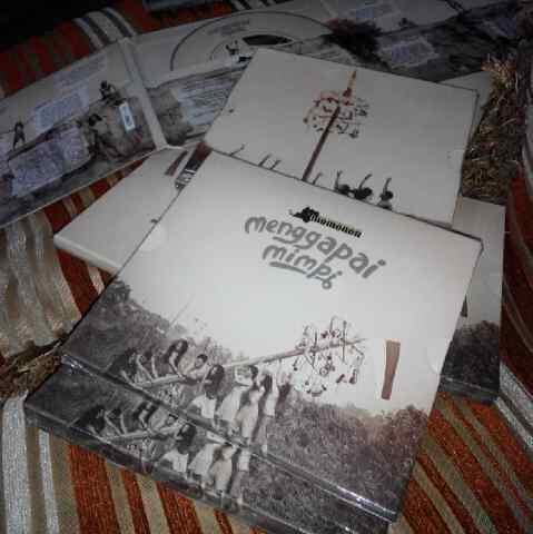 CD Album Original <a href="/MomononFamz/">MOMONON INDONESIA</a> bisa di Dapatkan di <a href="/MOMONONSTORE/">IG : MOMONONSTORE</a> atau Hub 081910800099 pin 225d7912. (MANG ALI) ""