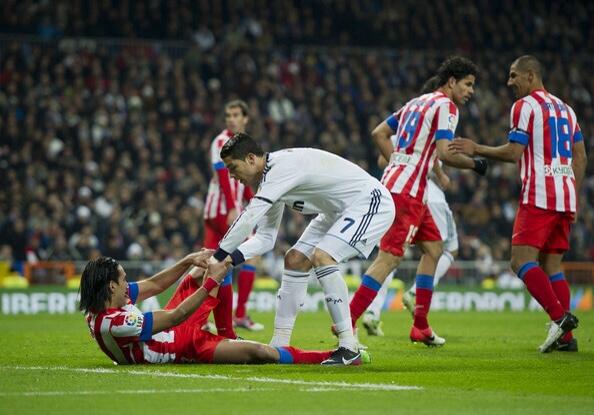 TheCristianoFan's tweet photo. Cristiano: “I am sure that things will go well for Falcao.” http://t.co/hhmUHOC3K5