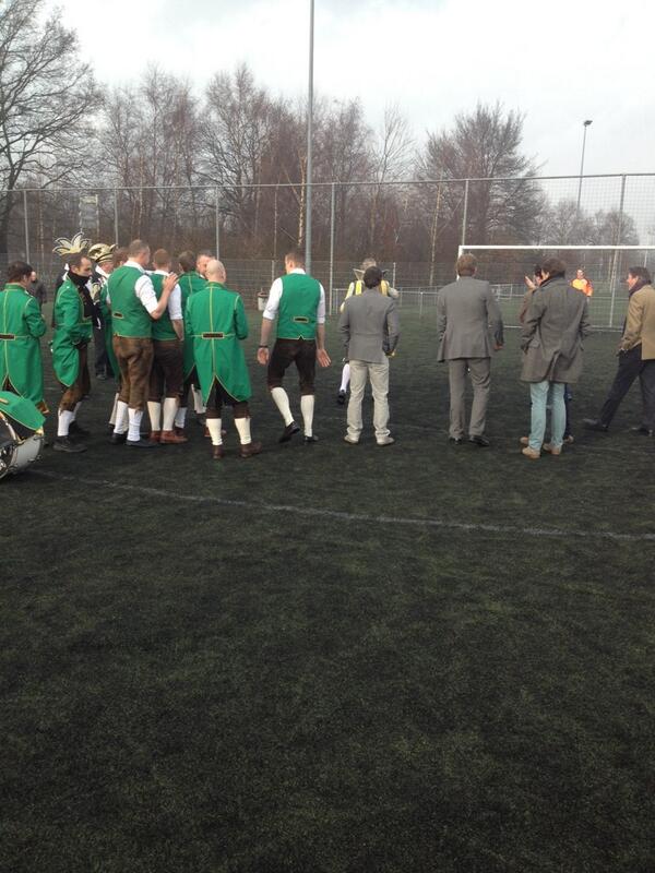 Skoemzoegers's tweet photo. Sportief middagje met @kadolster wie'j trapt ze d'r in... http://t.co/x6pRWeOjke