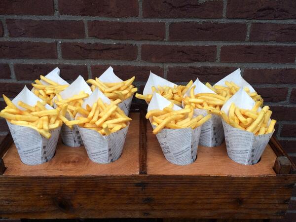 #frietbuffet kan nu gemakkelijker uitdelen in een #lekkere #puntzak #friet #patat #Nostalgie