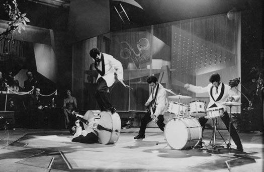 Penampilan Atraktif The Tielman Brothers membuat mereka terkenal di Eropa. HEBAT!