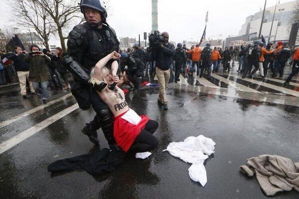 26 janvier 2014 : "Jour de colère" contre François Hollande. Be6bX99IUAAKiy9