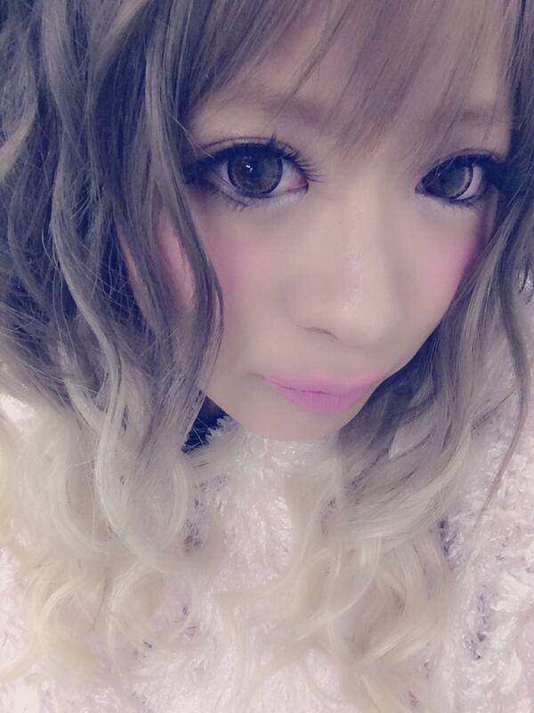 みにゃとっち 小堀美茄冬 前髪わけるのやめようかなー あんま差がわからないと思うけど 笑 Http T Co F4occh3abx