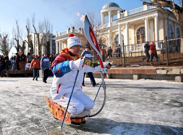 шлем oxelo детский. роликовые коньки для детей. салазки из коньков. самокат из коньков. катание на коньках самокат.