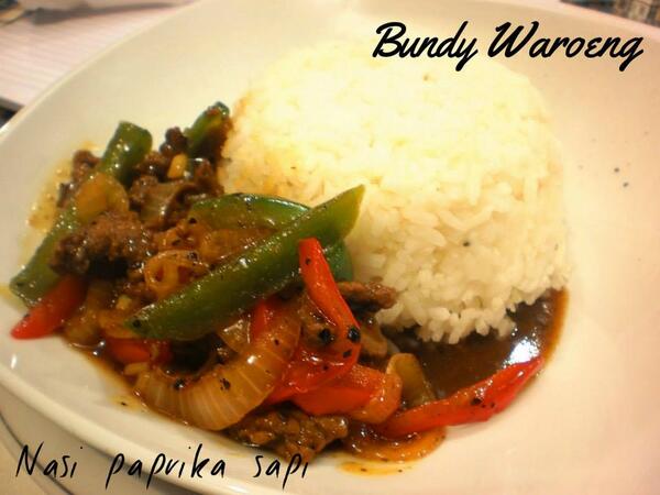 bundy_waroeng's tweet photo. NASI PAPRIKA SAPI 12000 idr http://t.co/bYe0lleW4r