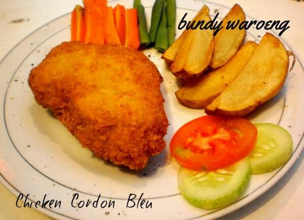 bundy_waroeng's tweet photo. CHICKEN CORDON BLEU 20000 idr http://t.co/0L6qu7zlCt