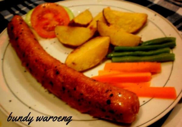 bundy_waroeng's tweet photo. MAXFOZZY GRILLED BRATWURST ( 19 cm ) 25000 idr http://t.co/MvUihMMZPr