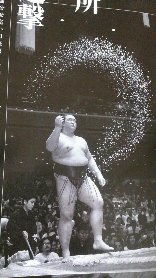 白鵬がティンカーベルみたいだと話題なので お相撲さんの塩撒き画像まとめました Togetter