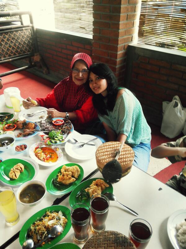 ines_charmer's tweet photo. Kembali ke anak mami lagi....:) http://t.co/8JZMuiWHC2