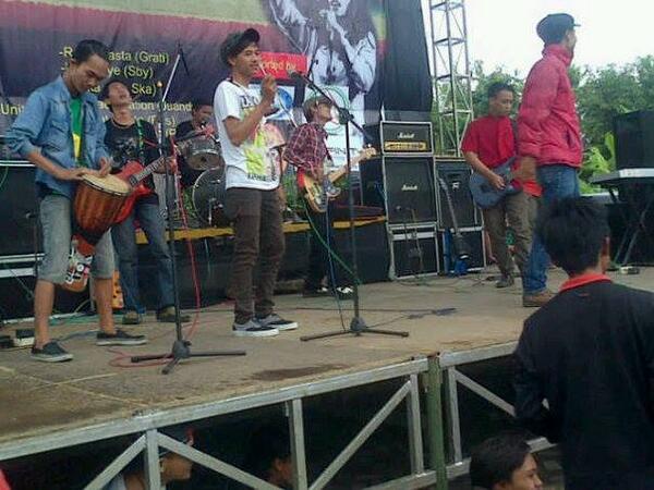 VIUL_HANGOVER13's tweet photo. #uties_uyee #pasuruan #25jan14 http://t.co/W4HcYQ6a7N
