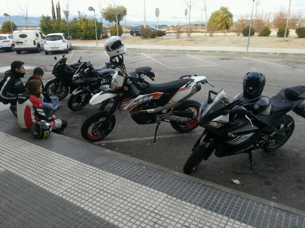 daniel_bebia's tweet photo. Ya de vuelta los #4chalaosymuchascurvas @Poza93 @Pyrodosruedas no tenemos todavía suficiente http://t.co/wet9n7yrrb