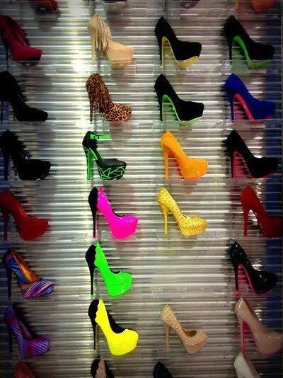Modachica1's tweet photo. ¡AMO LOS TACONES! los quiero todos. http://t.co/elifm9B1QT