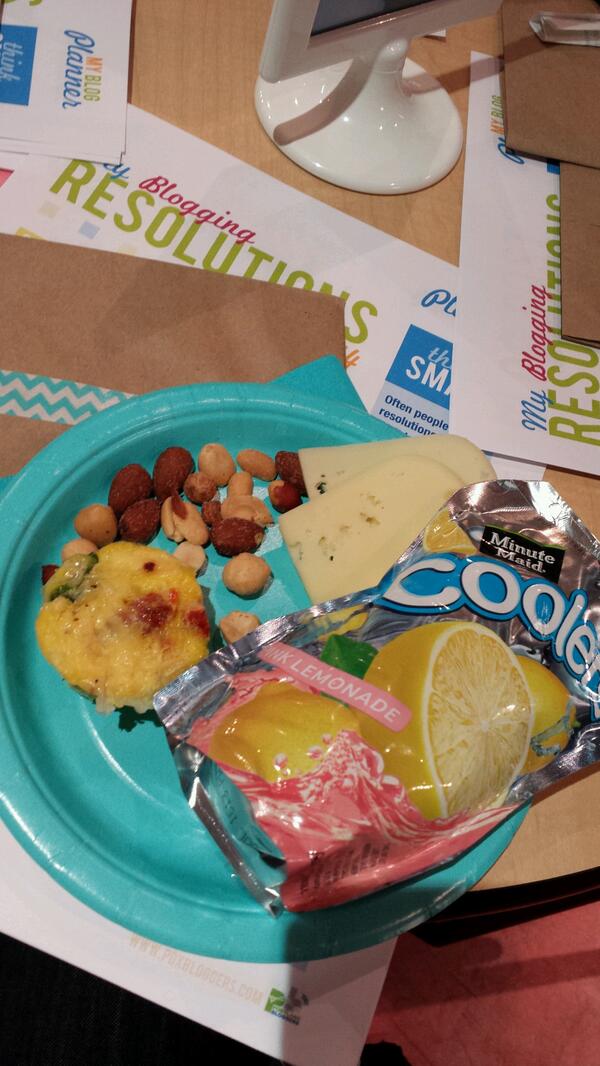 pechluck's tweet image. Kicking off #portlandbloggers 2014 with blogging goals and cute @minutemaid_us bag pink lemonade