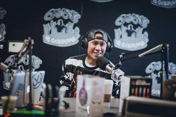 MonsterProducts's tweet photo. .@TabBep sportin' #MonsterNPulse on Big Boy's Neighborhood. He says the Black Eyed Peas are NOT over! http://t.co/AqZXpBZshl