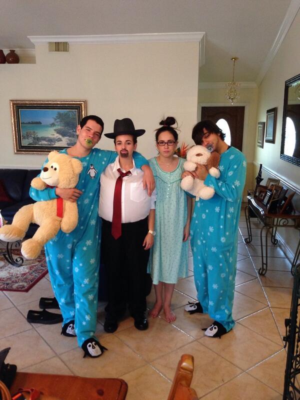 stephacostaa's tweet image. The Plath family 👪 #A+ #preview #litproject @Chrisdevera430 @PierreAlvarez1 @cindayyywebahhh