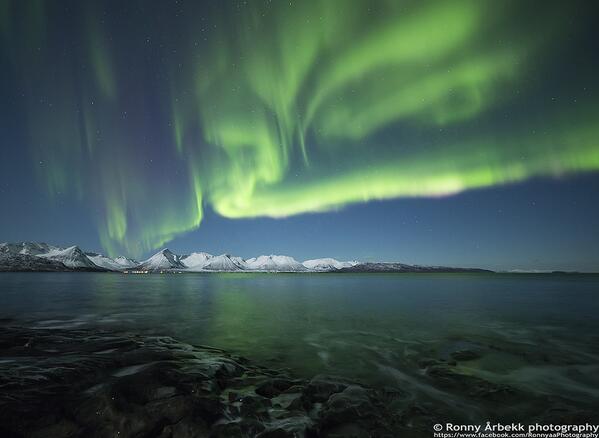 ObservingSpace's tweet photo. Northern lights photographed by Ronny Årbekk http://t.co/euclJPLAvY #aurora http://t.co/UeRSLb9Id3