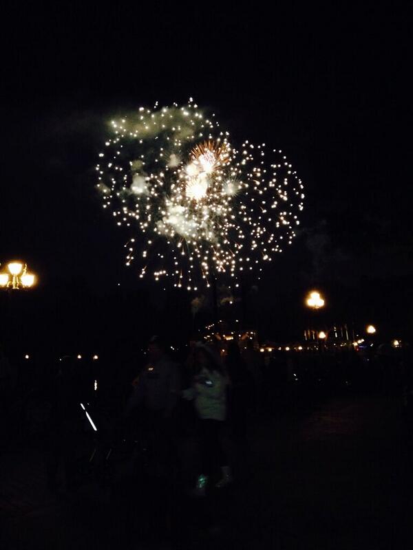 Leena_C2's tweet photo. I love how this picture came out 💕 http://t.co/CeQ9ACyR9Q