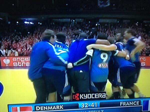 Cyril Hanouna tweet media