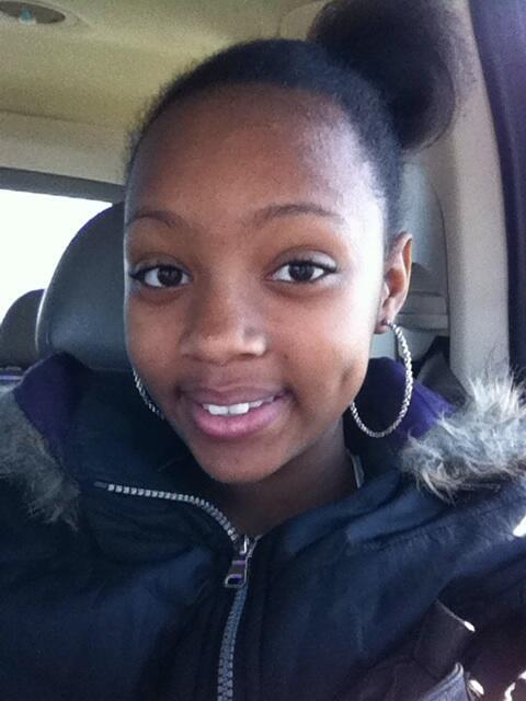Princess_Myia's tweet photo. Meee n da car bored ❤️❤️❤️ http://t.co/hh8LwoD73U