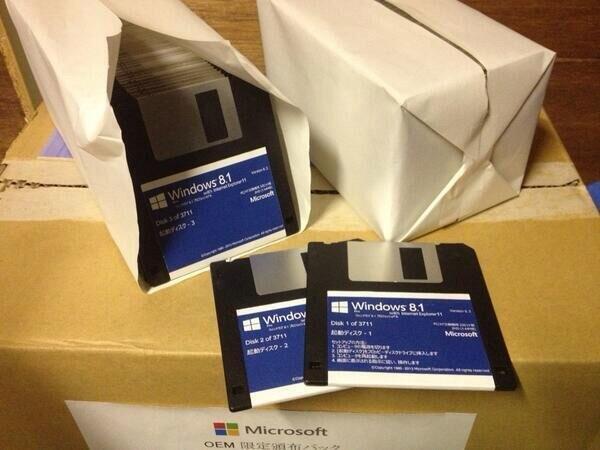 DownloadMoreRam's tweet image. Installing Windows 8.1... "Disk 1 of 3711"