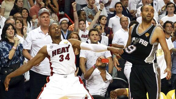 Only4RM's tweet photo. #2013Flashback Ray Allen and Tony Parker, when it matters. @MiamiHEAT #HEATgame #clutch http://t.co/ypimc6P9e2