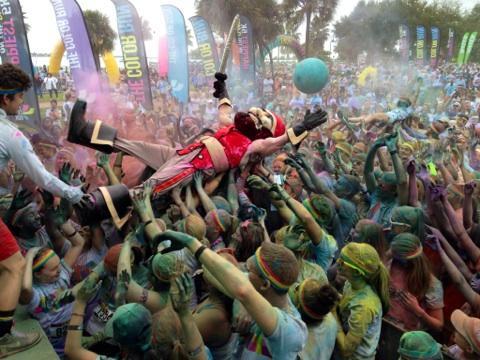 CaptainFear's tweet image. Crowd surfing at the Color Run? Don&apos;t mind if I do...