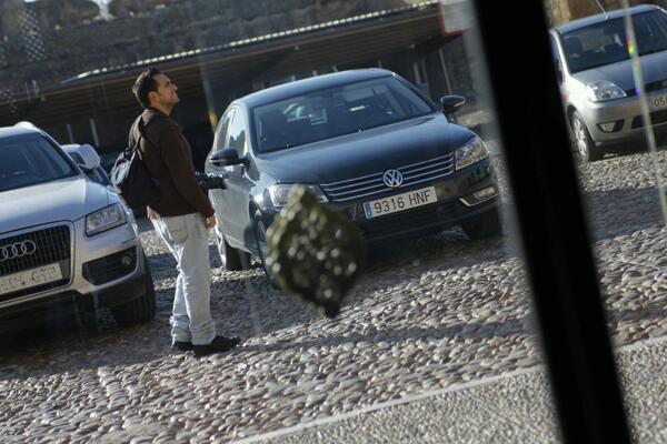 jorgemoralesvq's tweet photo. Compañero @jemued de @TWOPHOTOS  por #Carmona fotografiando http://t.co/FBKG5zx3b5