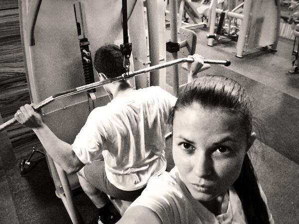AlferovaYulya's tweet photo. Мой @Artem_klyushin на тренажере "тягака-тяжеляка" http://t.co/S6mvnljEd7