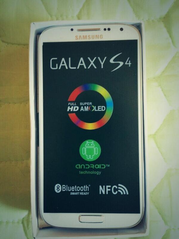 RT + Follow para ganar clon S4 valorado en 210€. El ganador se dará el dia 31 de Enero! Sueerte a tod@s :)