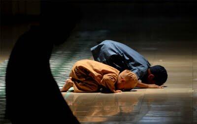yuksholat's tweet photo. Jangan Sia2 kan waktu malam, Lakukan Qiyamul Lail. http://t.co/JhH31IRGYx