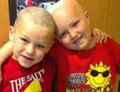 OscarDLeon's tweet photo. Aprendamos de este ejemplo…... Un niño se rapa para que su amigo con cáncer no “se sienta extraño..Que Dios lo guarde http://t.co/fZQcs68Tks