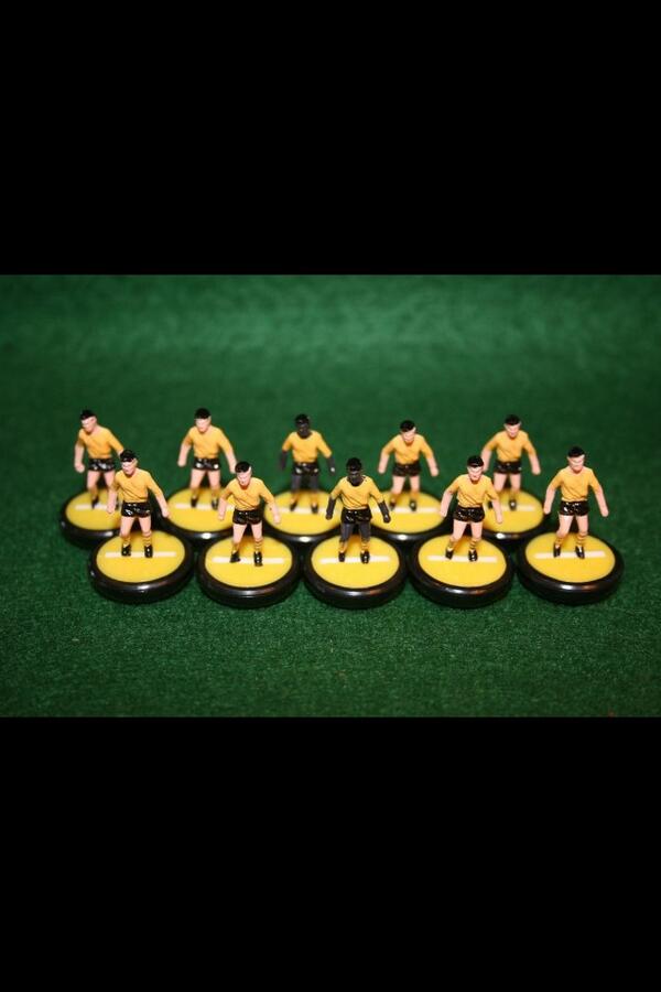 SubbuteoMascots's tweet photo. Cambridge fans, just 7 minutes left to bid on this team. Click here: http://t.co/RufKhYHfo4 http://t.co/zKyxsfVaEz
