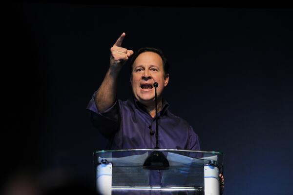 JC_Varela's tweet photo. Daremos a #Panamá un gobierno más humano enfocado en servir al pueblo en sus necesidades http://t.co/ctymq9iIBA