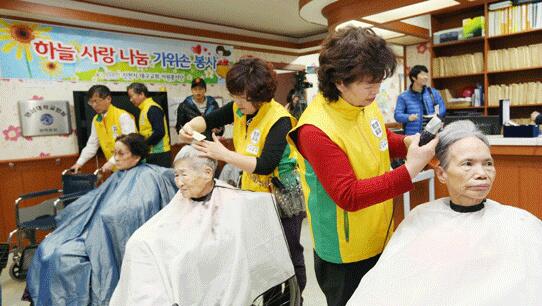 신천지 대구교회, 지역사회 위해 ‘하늘사랑’ 나눔 퍼레이드
newscj.com/news/articleVi…