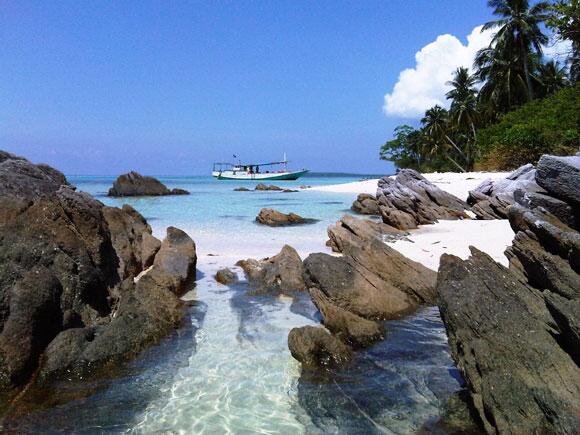 #karja <a href="/ayobackpacker/">IMTravelholic</a>:   Karena tampak "kremun-kremun" maka dinamakanlah pulau tersebut Pulau Karimun #KarimunJawa
