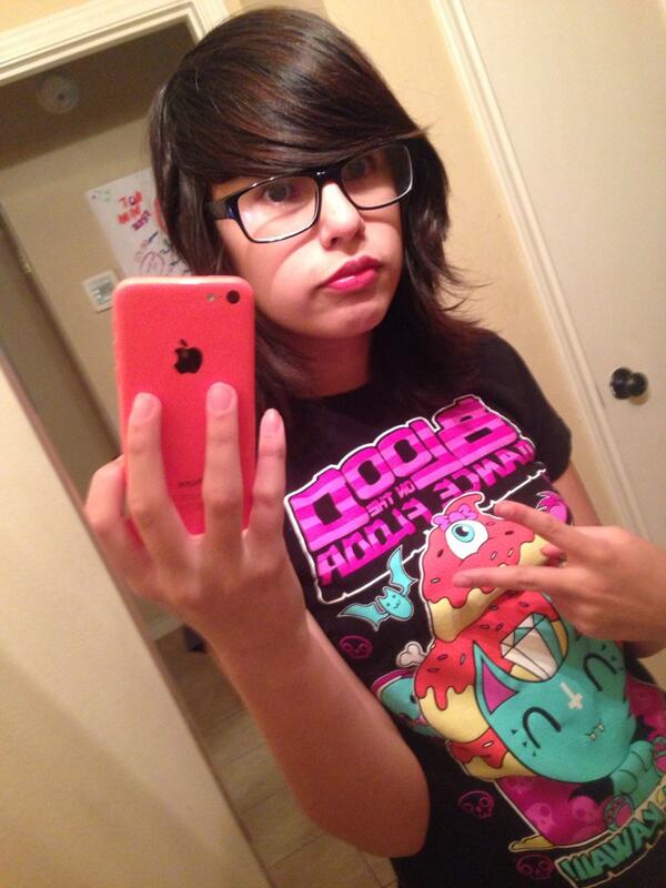 CuddleCuddled's tweet photo. xD i look ugly http://t.co/Mz9f3obWLD