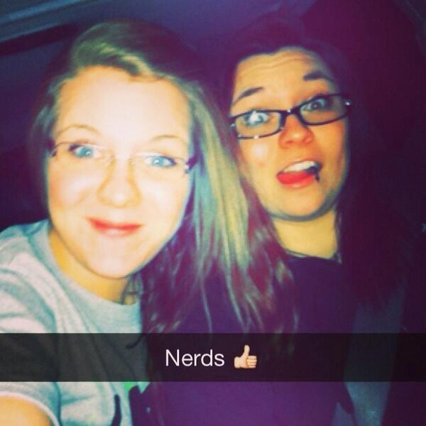 abbymasching's tweet photo. Foureyes✌️@daynadrendel http://t.co/F2DGOhPlns