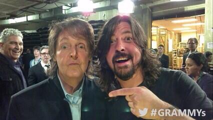 Mejor Canción De Rock va para: Dave Grohl, <a href="/PaulMcCartney/">Paul McCartney</a>, Krist Novoselic &amp; Pat Smear por "Cut Me Some Slack".