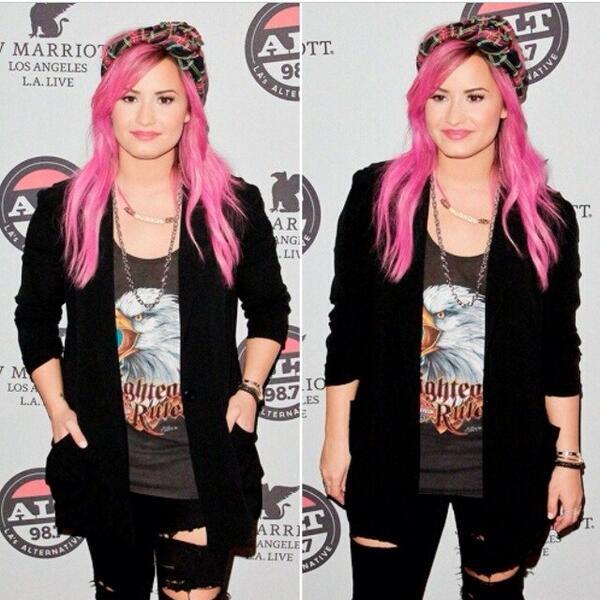 RT @lovaticarmy4evr: Her outfit and her hair = perfection #DemiLovato #pinkvato #OnlyDemiCanRockPinkHair
